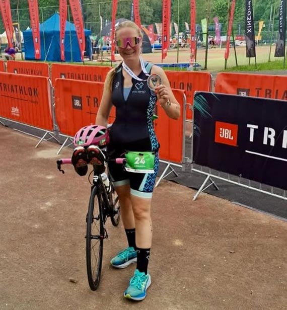 Złoto dla Aleksandry Andryszak ze Świnoujścia podczas startów JBL Triathlon Sieraków 2025