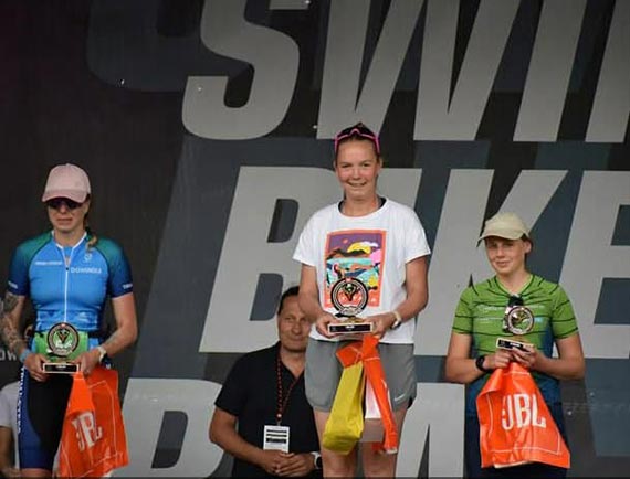 Złoto dla Aleksandry Andryszak ze Świnoujścia podczas startów JBL Triathlon Sieraków 2025