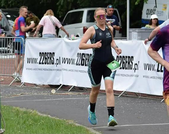Złoto dla Aleksandry Andryszak ze Świnoujścia podczas startów JBL Triathlon Sieraków 2025