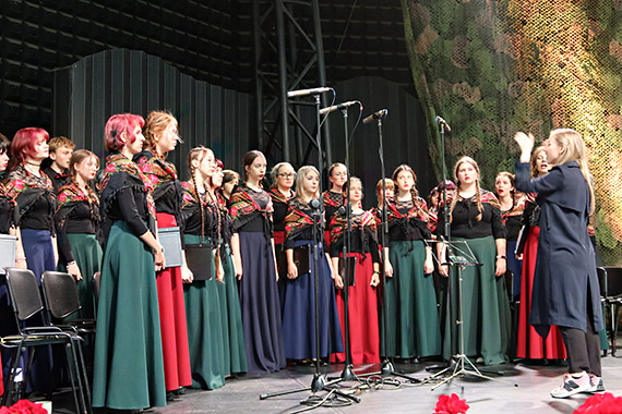 Arcybiskup Wiesaw migiel: ”yjecie w piknym miejscu na ziemi, zadbanym miecie. Niechaj Bg Wam bogosawi!”