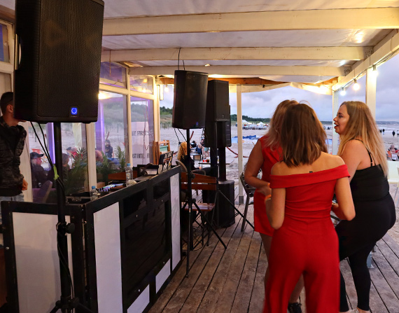 Bar „Piaskownica” gasi już nie tylko pragnienie ale i głód zabawy. W sobotę 12 lipca imprezie patronowała marka RedBull