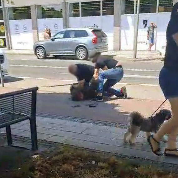 Okrad wasnego ojca w samochodzie. Zosta zatrzymany przez dochodzeniwk. Zobacz film!