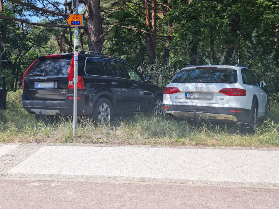 Samochodowy chaos na Uzdrowiskowej. Kierowcy po chodnikach, matki z dziemi uciekaj!