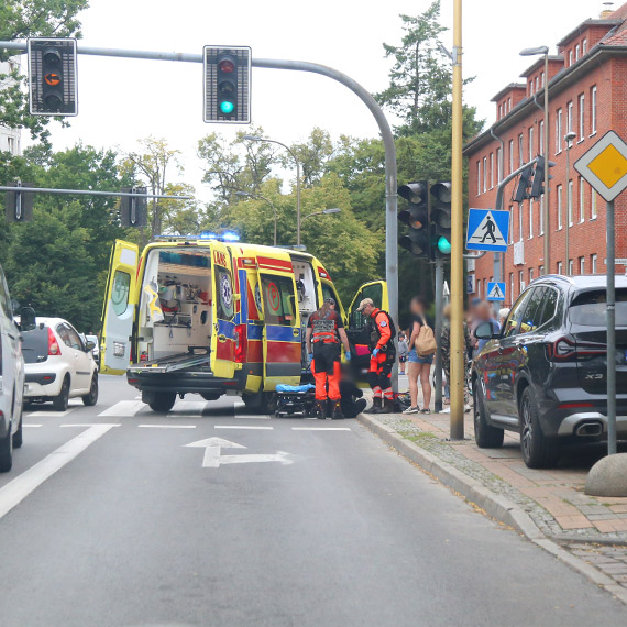 Potrącenie na pasach. 69-letnia kobieta trafiła do szpitala
