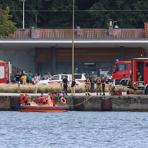Świnoujście: Poszukiwania na Świnie. Sonar zamiast nurków, ruch bielików był częściowo wstrzymany