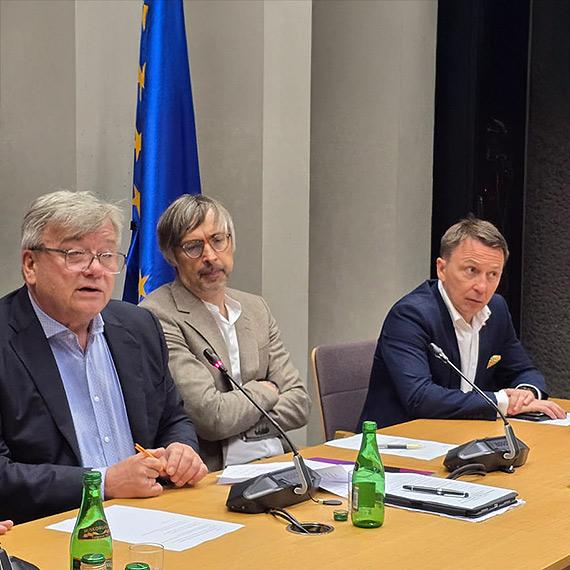 Zesp parlamentarny obradowa o energetyce i elektromobilnoci