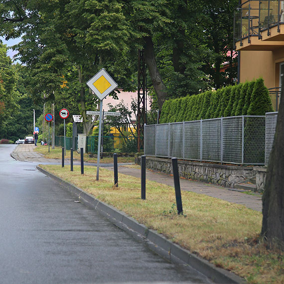 Reakcja miasta na zaniedbane pobocze – byskawiczne koszenie przy ul. Jana z Kolna