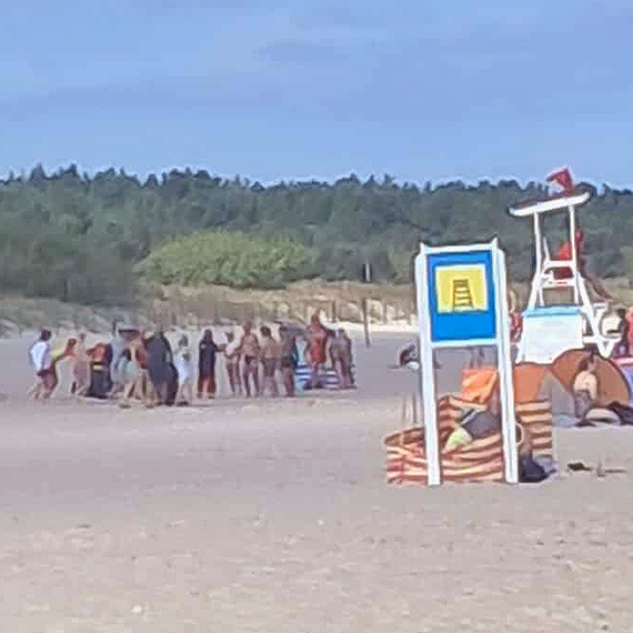 Ratownicy wjechali quadem w parawan. Interweniowaa policja