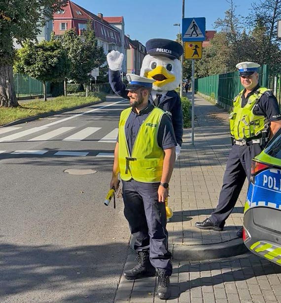 Rozpoczcie roku szkolnego pod czujnym okiem strw prawa
