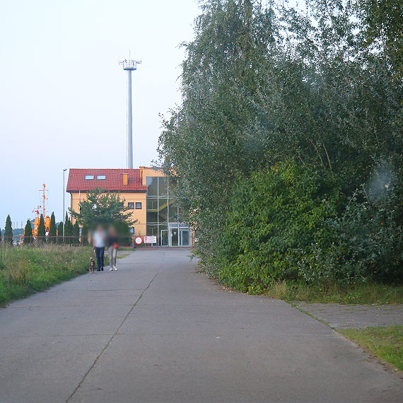 Natura kontra zdrowy rozsądek. Droga do służb ratowniczych na Basenie Północnym zarasta w ekspresowym tempie