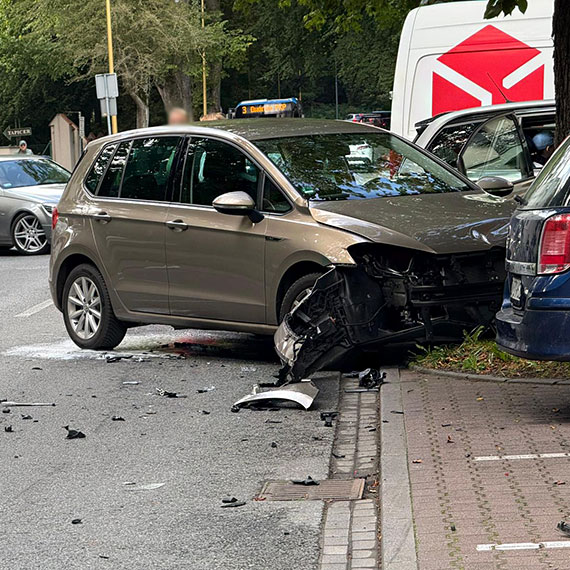 Kolizja Volkswagena z Audi na ulicy Chopina