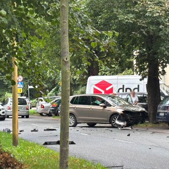 Kolizja Volkswagena z Audi na ulicy Chopina