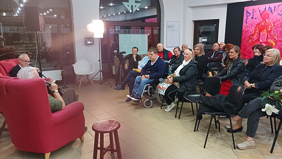 FAMA to ludzie i miasto. Dyskusyjne spotkanie w galerii MS44 po wydaniu najnowszej książki Jarosława Molendy