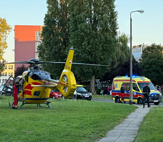 Śmigłowiec LPR lądował na Witosa. Starszy mężczyzna z udarem trafił do szpitala w Gryficach