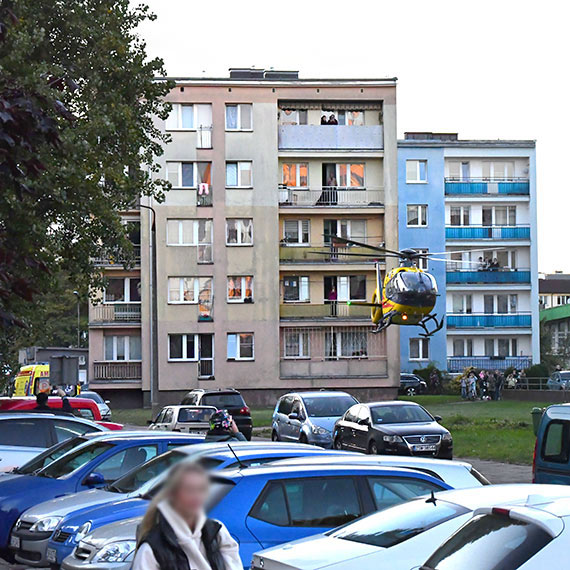 Śmigłowiec LPR lądował na Witosa. Starszy mężczyzna z udarem trafił do szpitala w Gryficach