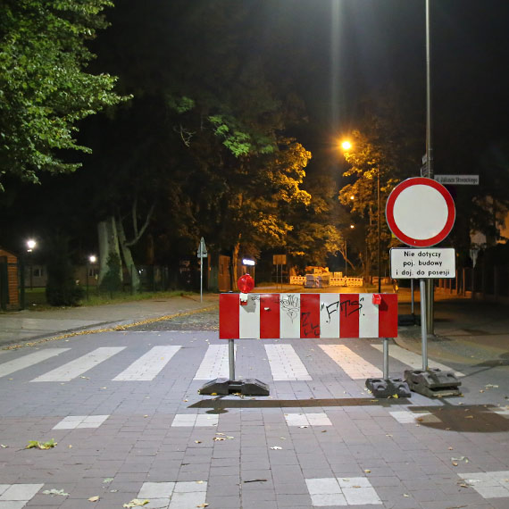 Zamknięta ulica bez ostrzeżeń! Czerwone światło cały czas nie działa i nikt nie reaguje