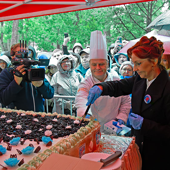Tak smaczny jak wielki. Tort jubileuszowy był najsłodszym przebojem soboty!