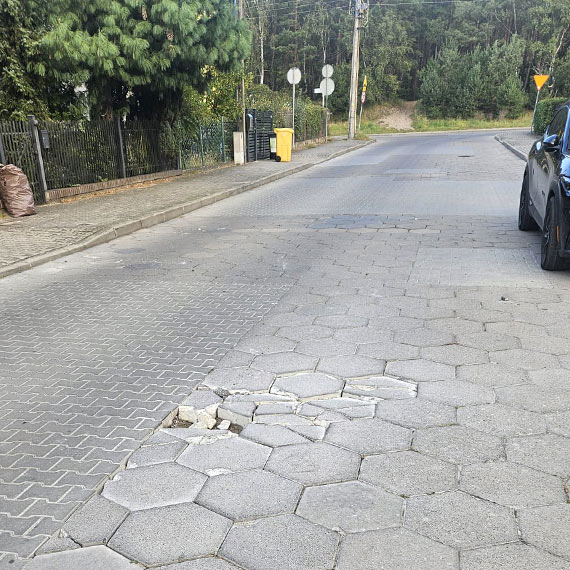 Mieszkaniec: Uszkodzona nawierzchnia na ulicy Wielkopolskiej zniszczyła BMW. Miasto zareagowało dopiero po szkodzie