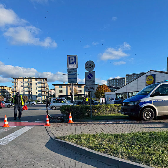 Hulajnoga wjechaa w samochd przy Lidlu