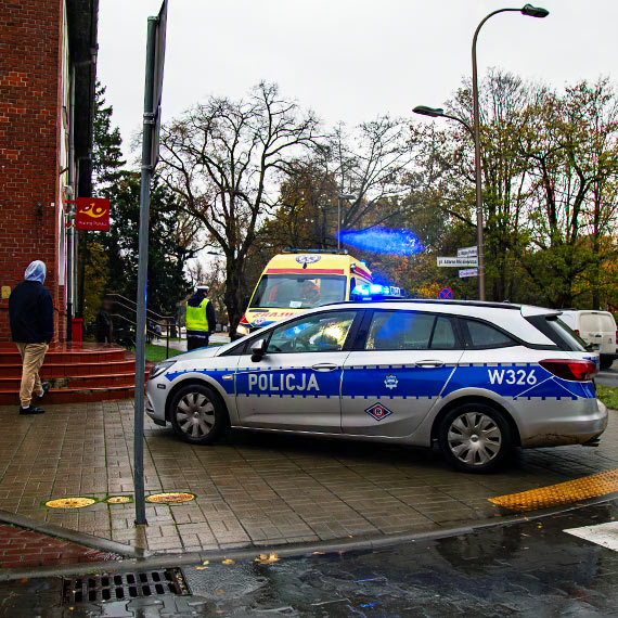 Potrcenie 9-letniej dziewczynki przy poczcie