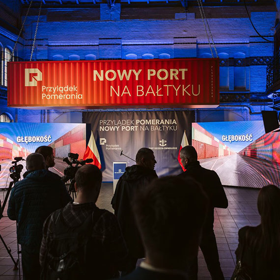 Najważniejsza konferencja o inwestycji w Świnoujściu odbyła się… w Szczecinie. Mieszkańcy Świnoujścia oburzeni