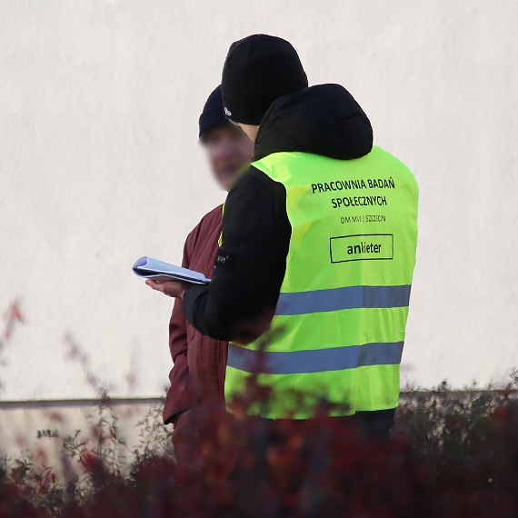 Terminal kontenerowy. Po konferencjach - natychmiastowa akcja ankieterów. Zbieżność przypadkowa czy element szerszej strategii?