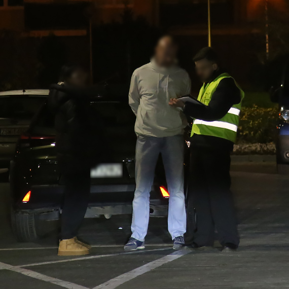 Terminal kontenerowy. Po konferencjach - natychmiastowa akcja ankieter�w. Zbie�no�� przypadkowa czy element szerszej strategii?