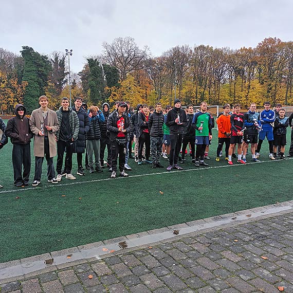 Piłkarskie zmagania świnoujskich szkół średnich w kategorii dziewcząt i chłopców