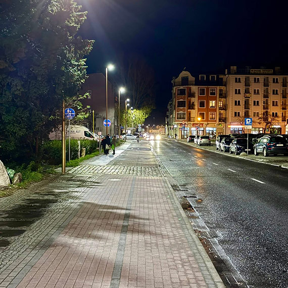 Jaśniej i oszczędniej na ulicach miasta. Stare oprawy lamp zastępowane energooszczędnymi