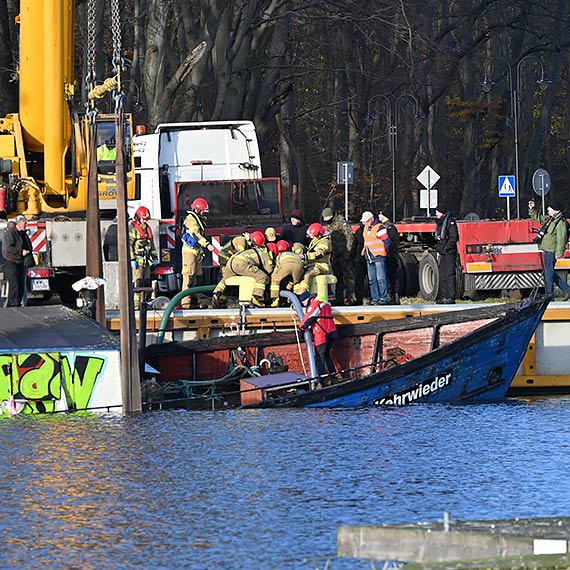 Fiasko pierwszego dnia podnoszenia wraku kutra w Basenie Północnym. Operacja będzie kontynuowana jutro