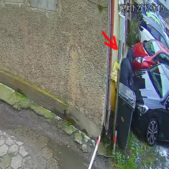 Gdy samochody tracą twarz. Historia logotypów zrywanych w centrum Świnoujścia