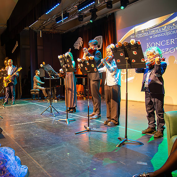 �winouj�cie �wi�tuje 40-lecie szko�y muzycznej. Wielka gala w MDK. Zobacz film!