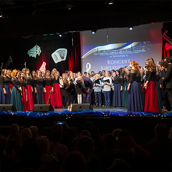 �winouj�cie �wi�tuje 40-lecie szko�y muzycznej. Wielka gala w MDK. Zobacz film!