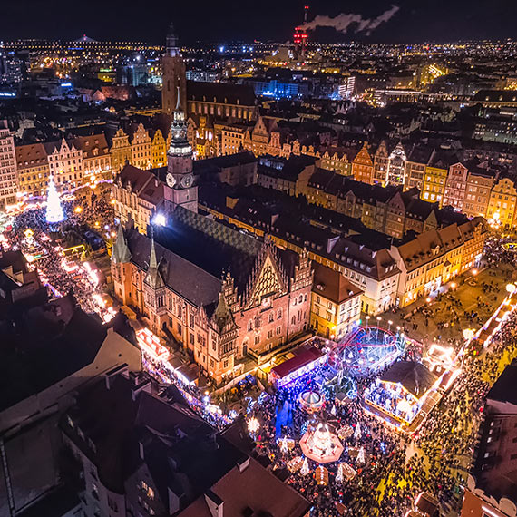 Polacy twierdzą, że w tym roku najczęściej wydadzą na święta średnio od 200 do 500 zł na osobę