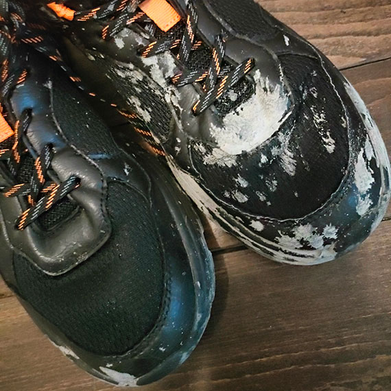 Niebezpieczna „naprawa” studzienki przy ulicy Wyszyńskiego. Mieszkaniec: „Mało się nie połamałem”