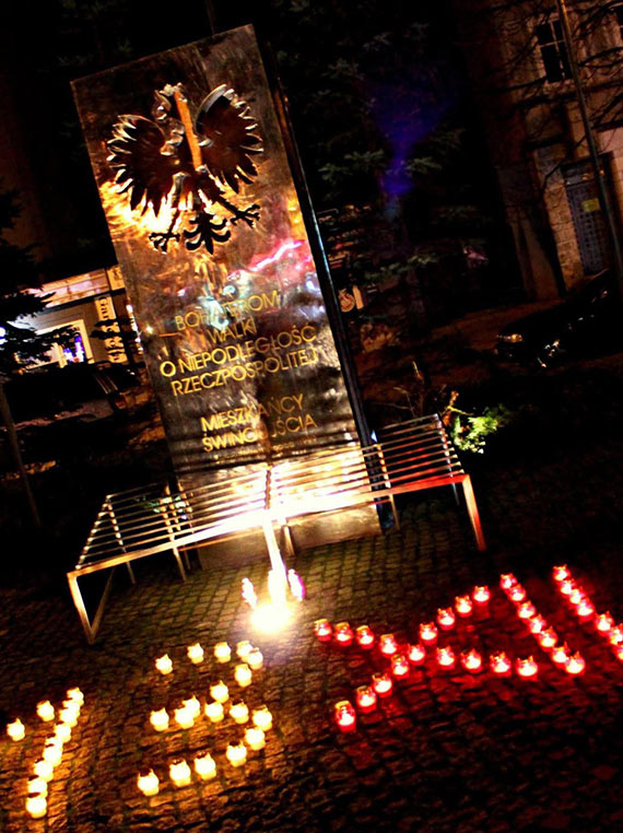 13 grudnia – wspólne zapalenie zniczy w rocznicę wprowadzenia Stanu Wojennego