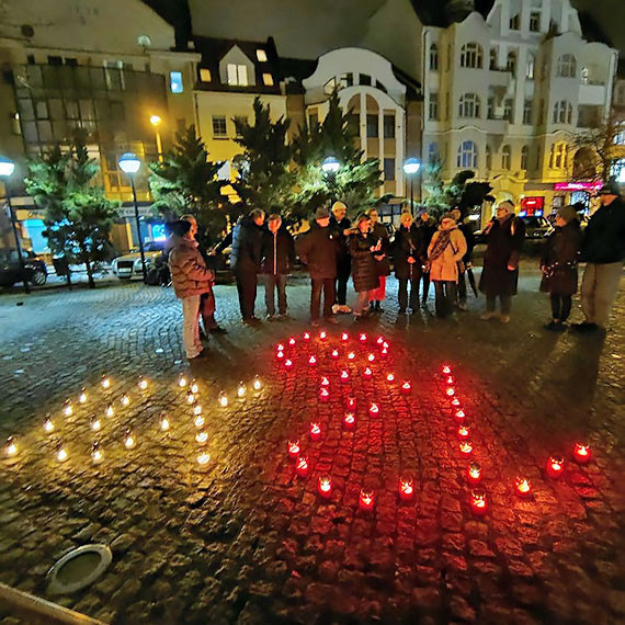 „Zabrano wolność, zostawiono strach”. Mieszkańcy Świnoujścia uczcili rocznicę stanu wojennego