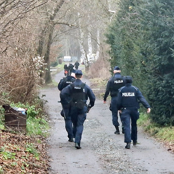 M�czyzna z wiatr�wk� grozi� pozbawieniem �ycia. Policyjna interwencja na dzia�kach przy ul. Mazowieckiej