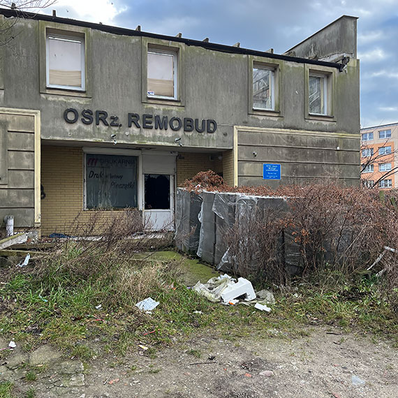 Ruina po Remobudzie straszy w centrum �winouj�cia. „To naprawd� niebezpieczne…”