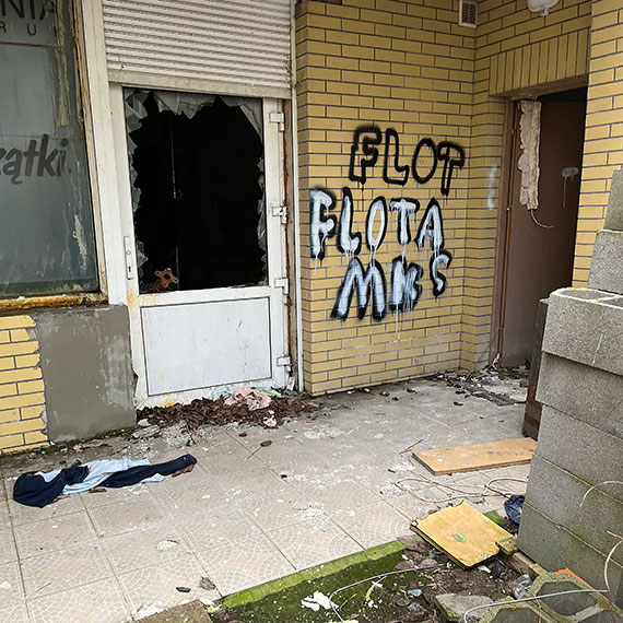 Ruina po Remobudzie straszy w centrum �winouj�cia. „To naprawd� niebezpieczne…”