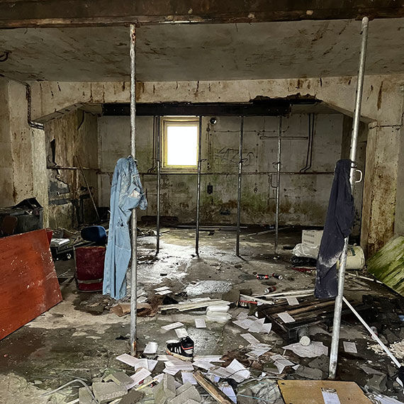 Ruina po Remobudzie straszy w centrum �winouj�cia. „To naprawd� niebezpieczne…”