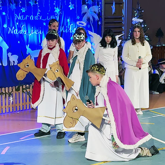 Wyj�tkowe jase�ka w Przytorze. Ca�e rodziny wype�ni�y sal� do ostatniego miejsca. Zobacz film!