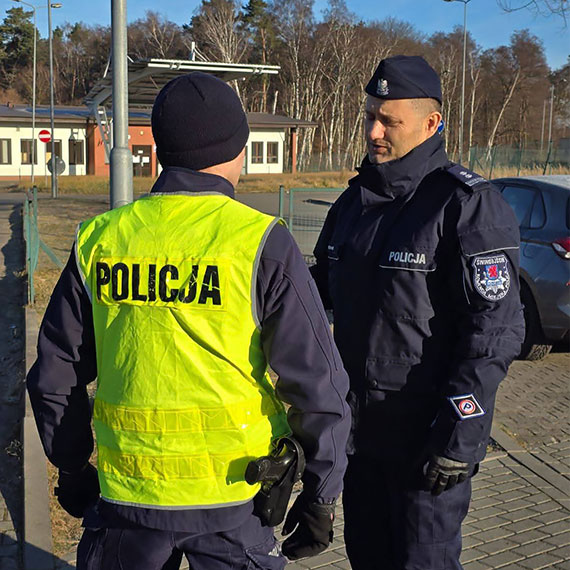 �wi�teczna wizyta komendanta na granicy. Policjanci pe�ni� s�u�b� tak�e w Bo�e Narodzenie