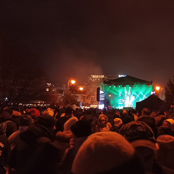 Sylwestrowa zabawa w �winouj�ciu po��czy�a pokolenia