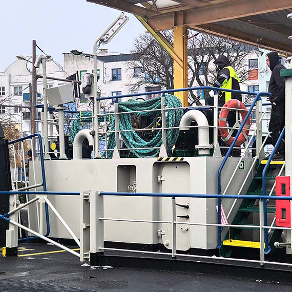 Awaria promu „Bielik II”. Rejs przerwany, pasażerowie musieli się przesiąść [1]