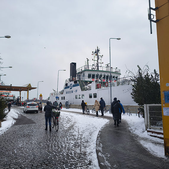 Awaria promu „Bielik II”. Rejs przerwany, pasażerowie musieli się przesiąść [2]