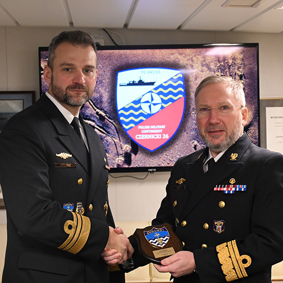 Polacy na czele Sta�ego Zespo�u Si� Obrony Przeciwminowej NATO Grupa 1