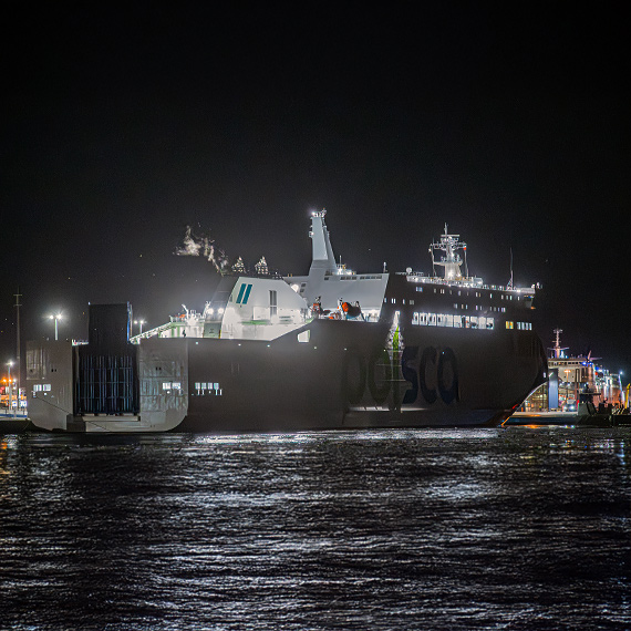 Jantar Unity już w Świnoujściu. Prom testowany na terminalu przed rejsem do Szczecina