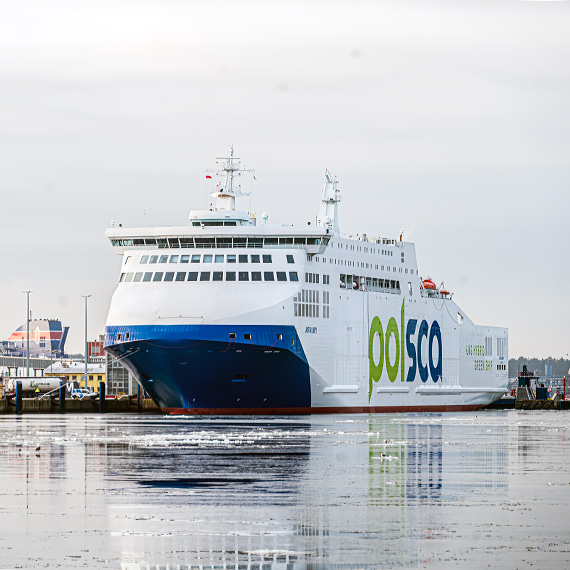 Jantar Unity ju� w �winouj�ciu. Prom testowany na terminalu przed rejsem do Szczecina