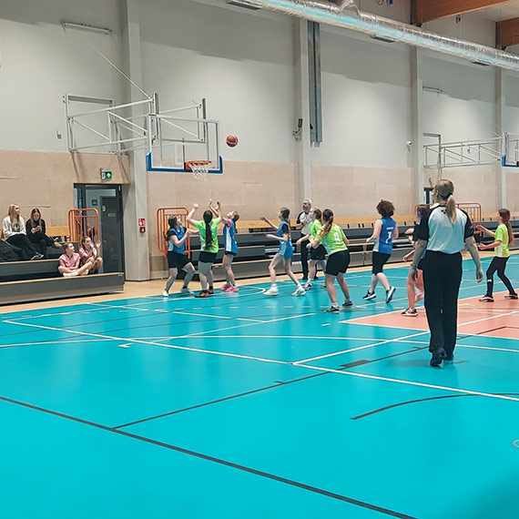 Igrzyska dzieci w pi�cee koszykowej dziewcz�t